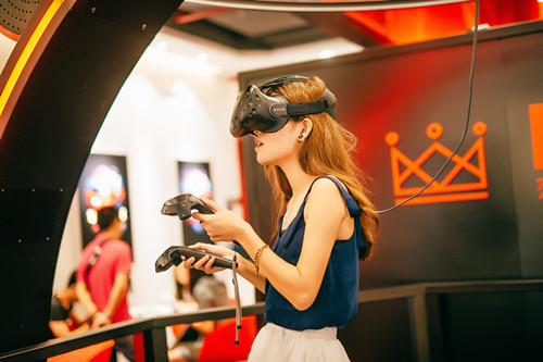 jbo竞博电竞假造得太理想！VR游戏登岸星空影城(图2)